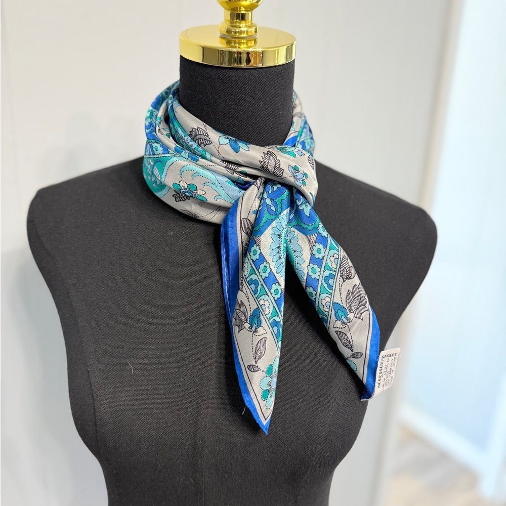 100 Silk Blue And White Patterned Scarf 31x31